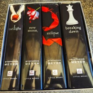 Generally used but in very good condition full collection Twilight Saga books